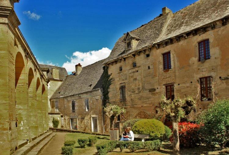 Petite Maison En Pierre Au Coeur Du Perigord Noir Proche De Sarlat Et Rocamadour Salignac Eyvigues Exterior photo