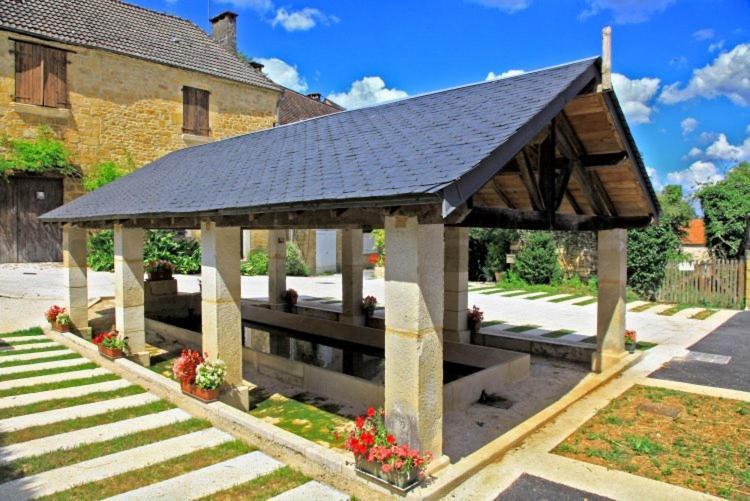 Petite Maison En Pierre Au Coeur Du Perigord Noir Proche De Sarlat Et Rocamadour Salignac Eyvigues Exterior photo
