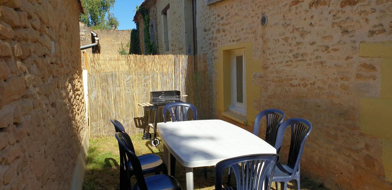 Petite Maison En Pierre Au Coeur Du Perigord Noir Proche De Sarlat Et Rocamadour Salignac Eyvigues Exterior photo